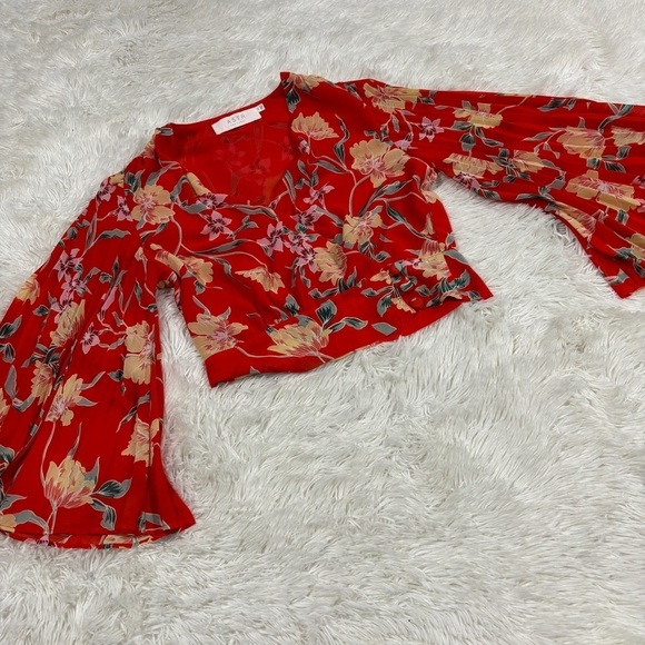 ASTR the label Pleated Sleeve Floral Wrap Top Kimono Sleeve in Red Size XS - Picture 6 of 16
